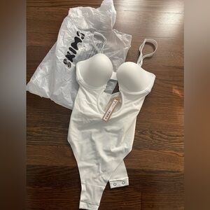 SKIMS deep plunge shapewear bodysuit - NWT